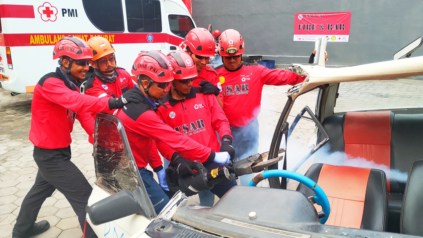 first aid accident kecelakaan diklat PMI PMR KSR relawan indragiri korps Red Cross Indonesia website