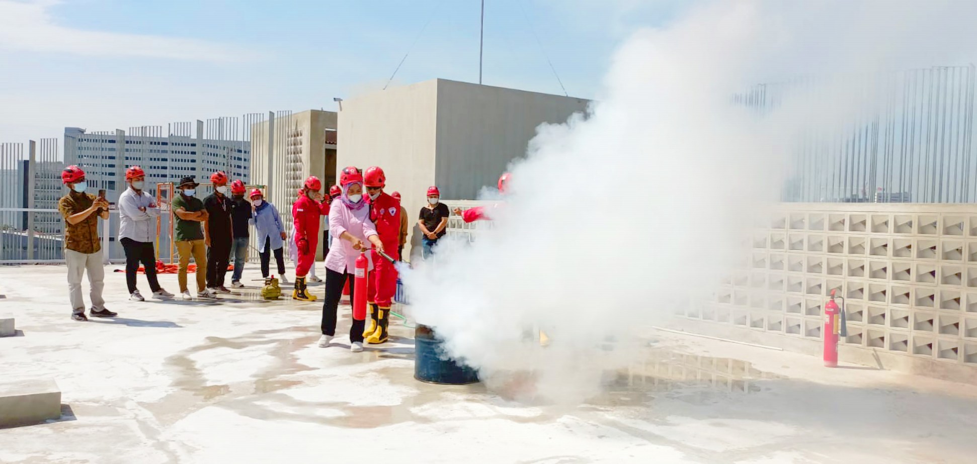 first aid fire training pelatihan kebakaran diklat PMI PMR KSR relawan indragiri korps Red Cross Indonesia website