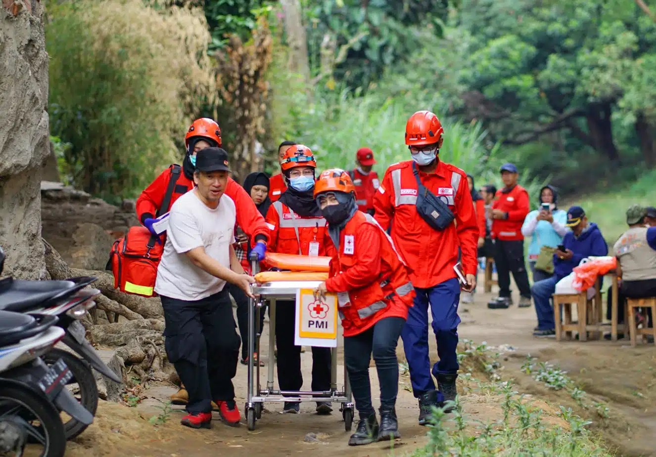 first-aid-diklat-PMI-PMR-KSR-relawan-pertolongan-bencana-indragiri-korps-Red-Cross-Indonesia-website-by-WINSON-MEDIA-TEKNOLOGI-WEBCLOUDHOSTER-jasawebindragiri-.com-baliwebservices.com